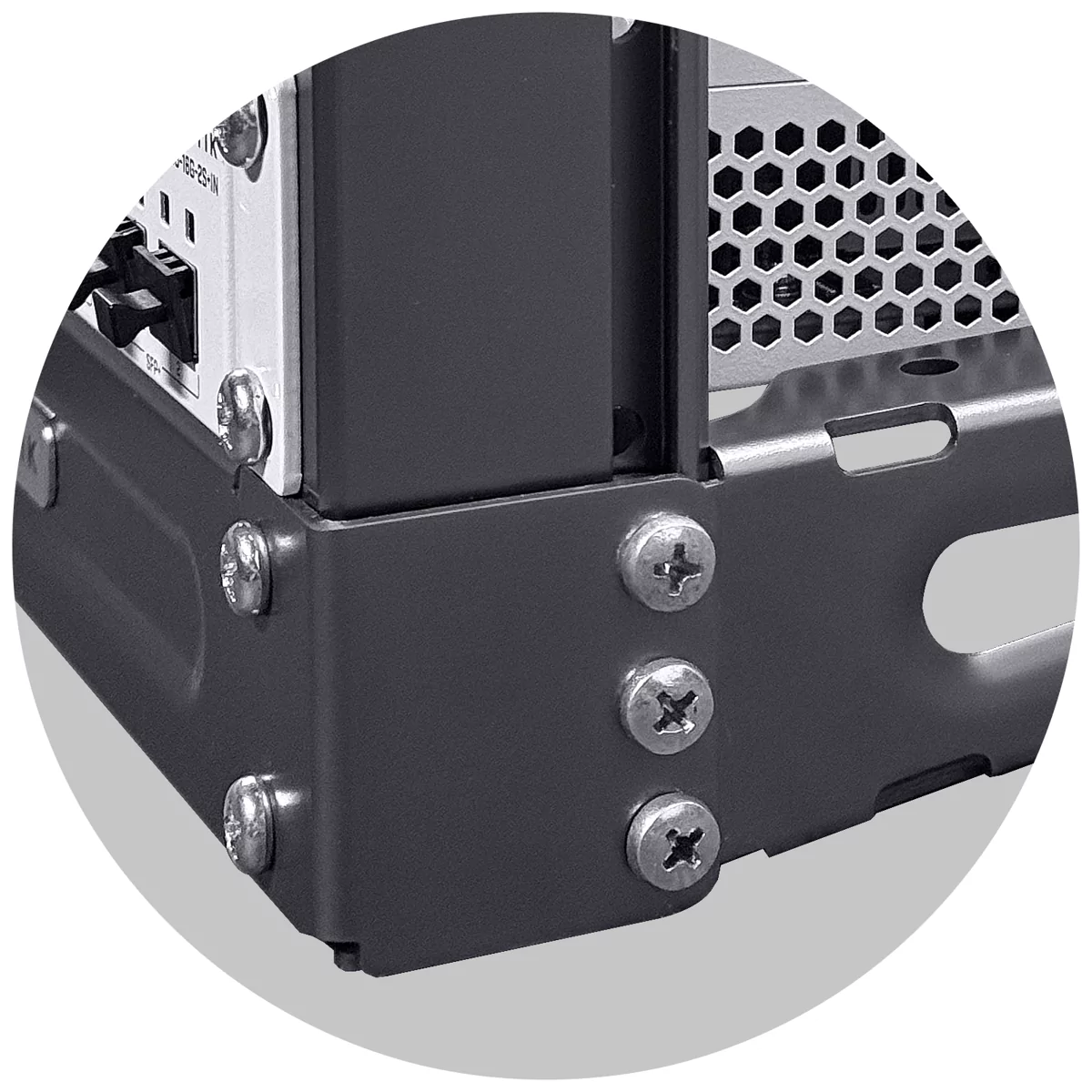 MikroTik SolidRACK 5 mini ayarlanabilir 10 inç rack